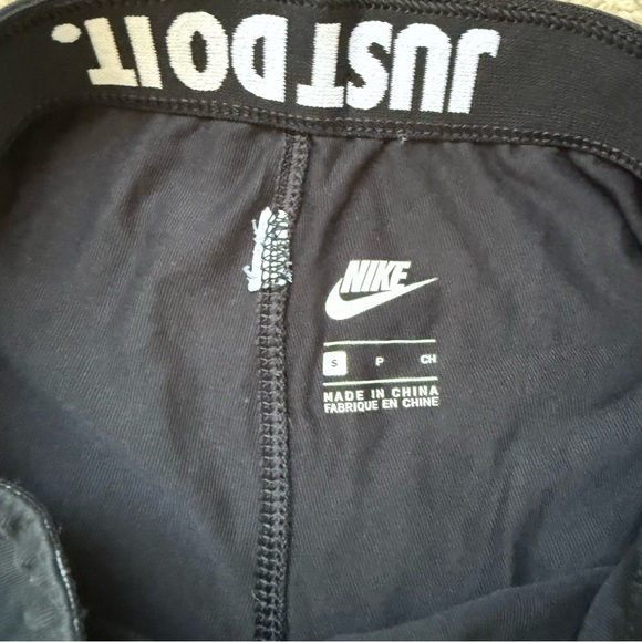 Nike Leggings Black with Gold Small - Picture 6 of 8